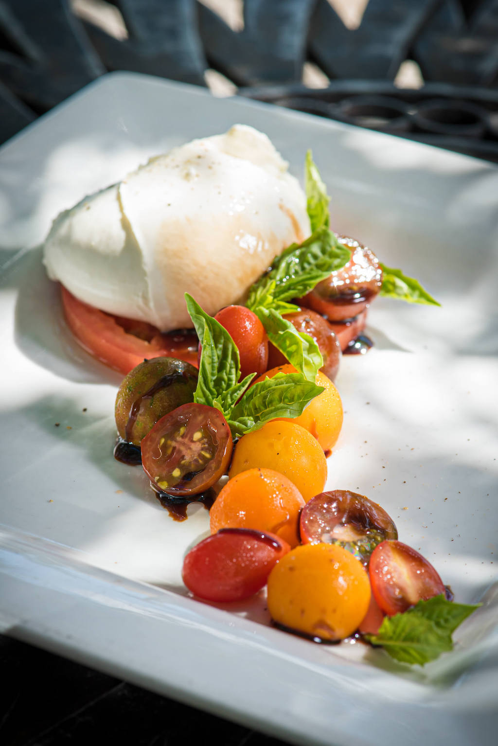Delidia Balsamico auf Kirschtomate und Burrata