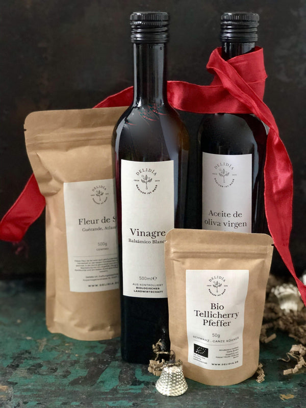 Delidia Weihnachtspaket mit Balsamico, Olivenöl, schwarzem Pfeffer und Fleur de Sel